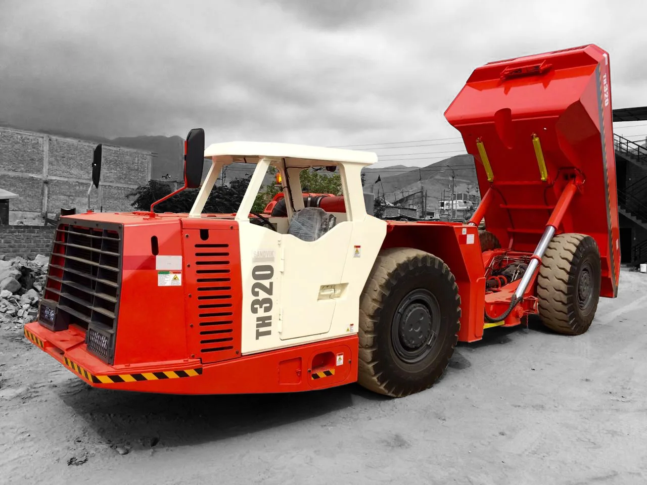 TH320-2009-Rebuilt (3)
